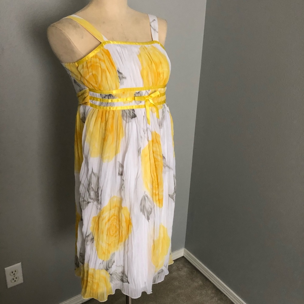 Yellow Juniors dress ☀️ size 15 junior